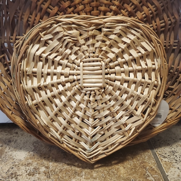 ♡ Vintage Heart wicker basket ♡ - Picture 2 of 6